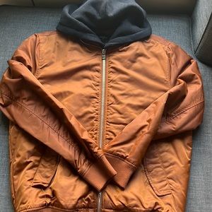 Bomber with removable hood